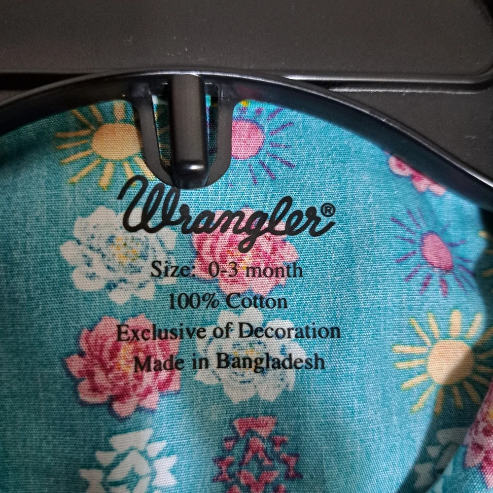 Wrangler Baby Girls'‎ Ruffle Sleeve Bodysuit Teal Geo 0-3 months.